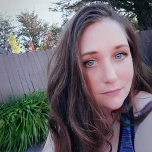 Meet your Posher, Alicia